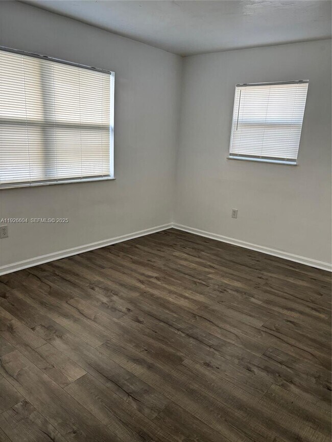 Building Photo - 2520 NE 181st St