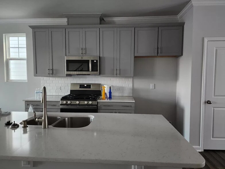 Building Photo - 325 Devon Cliffs Dr