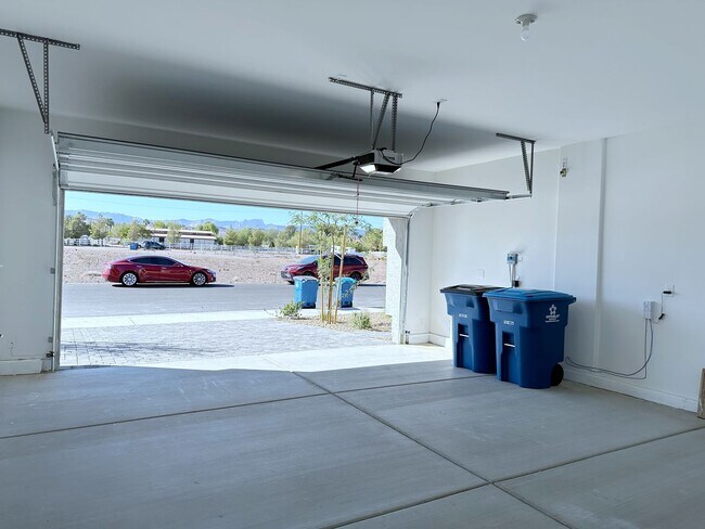 Building Photo - 4bd/2.5bath Single Family Home