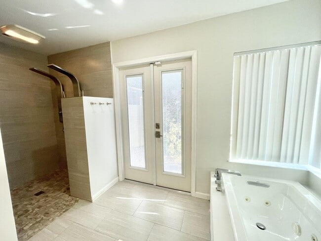 Building Photo - 11933 Waterwood Dr