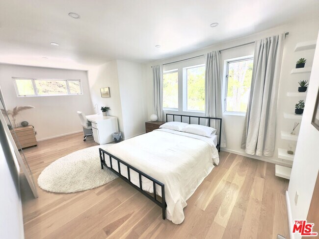 Building Photo - 2690 Zorada Dr