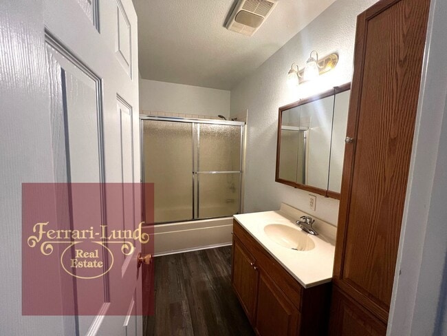 Building Photo - Beautifully renovated tiny home in Sparks ...