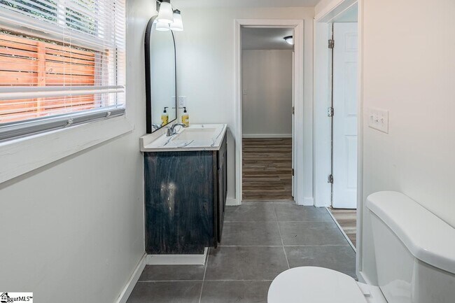 Building Photo - 530 Peronneau St