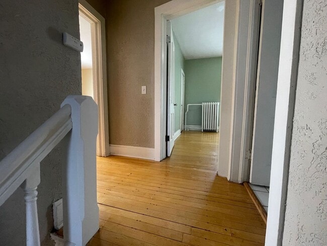 Building Photo - Beautiful 3 Bedroom Home