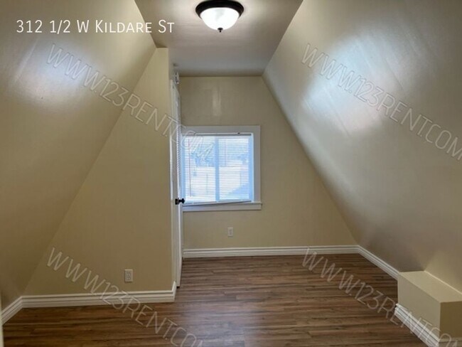 Building Photo - 2BD/1.5 BTH TWO STORY APT WEST LANCASTER