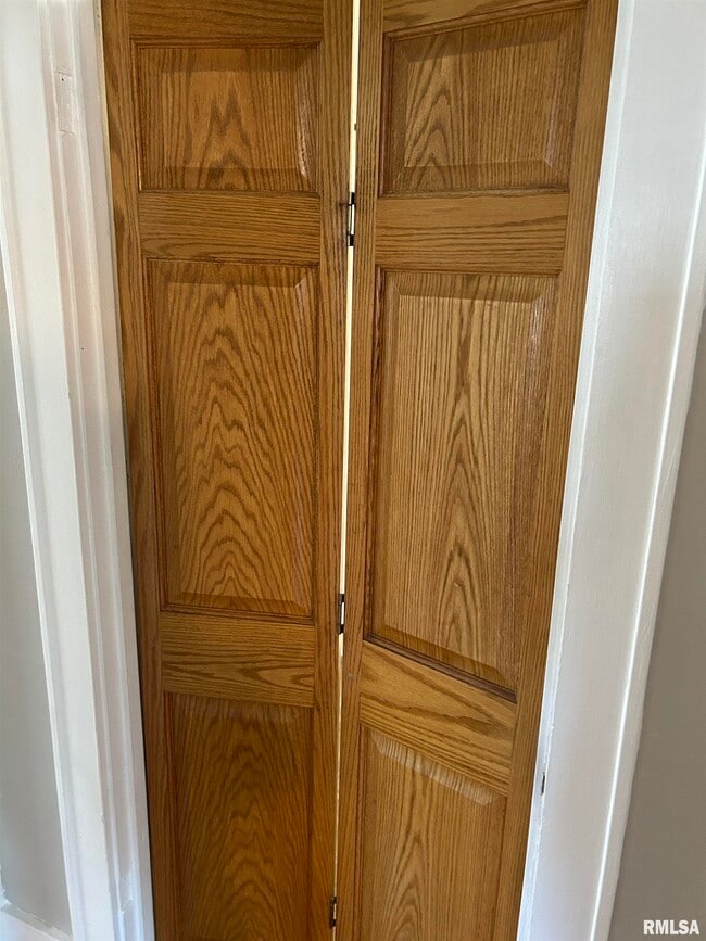 Building Photo - 405 Keller St