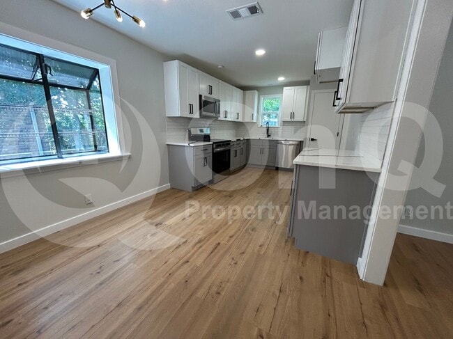Building Photo - 608 High Meadow Dr