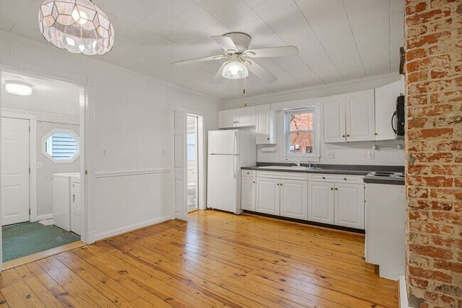 Building Photo - 918 Mercer St