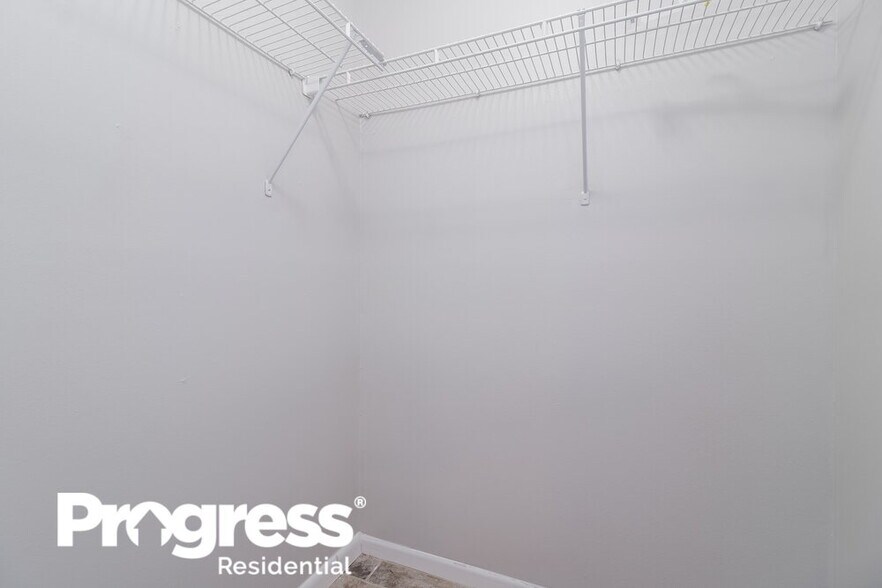 Building Photo - 3837 Stonemont Dr