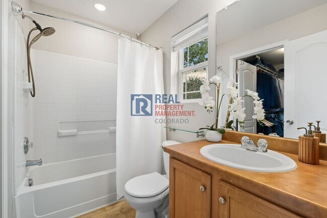 Building Photo - 2175 Coach House Loop