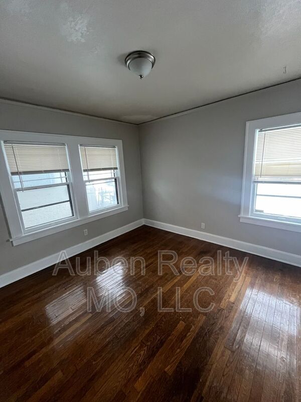 Building Photo - 5330 Rockhill Rd