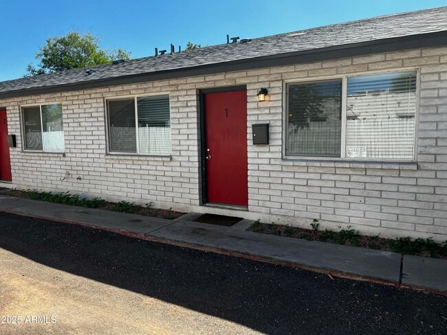 Primary Photo - 5027 N 16th Ave