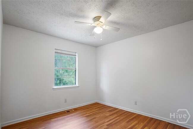 Building Photo - 126 Falcon Dr