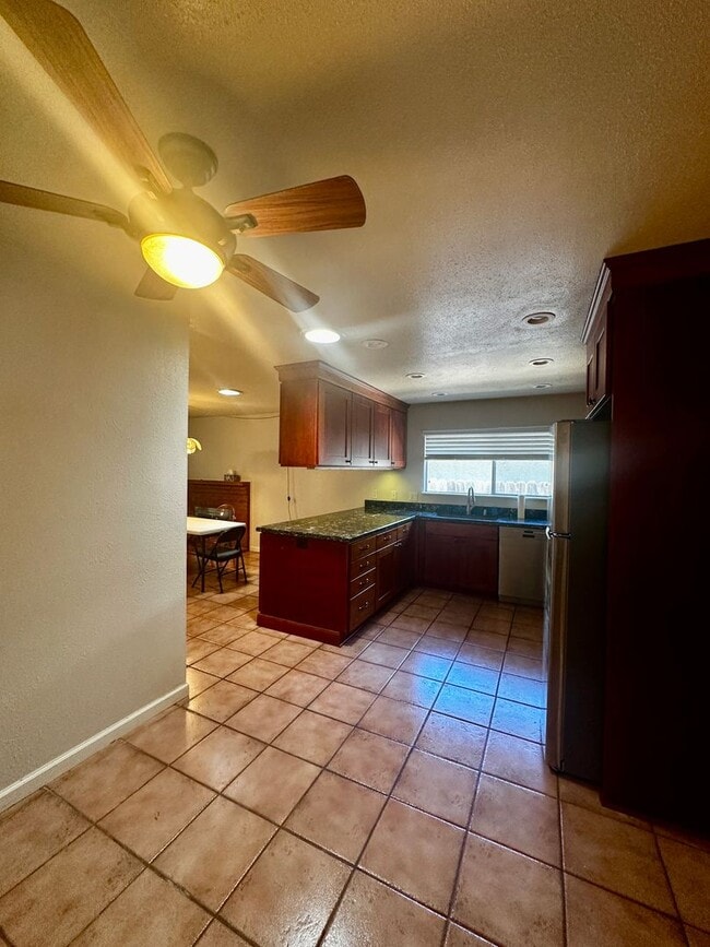 Building Photo - 4 bedroom home