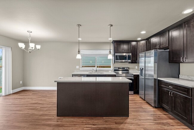 Building Photo - Modern 4-Bed Tacoma Home | Energy Efficien...