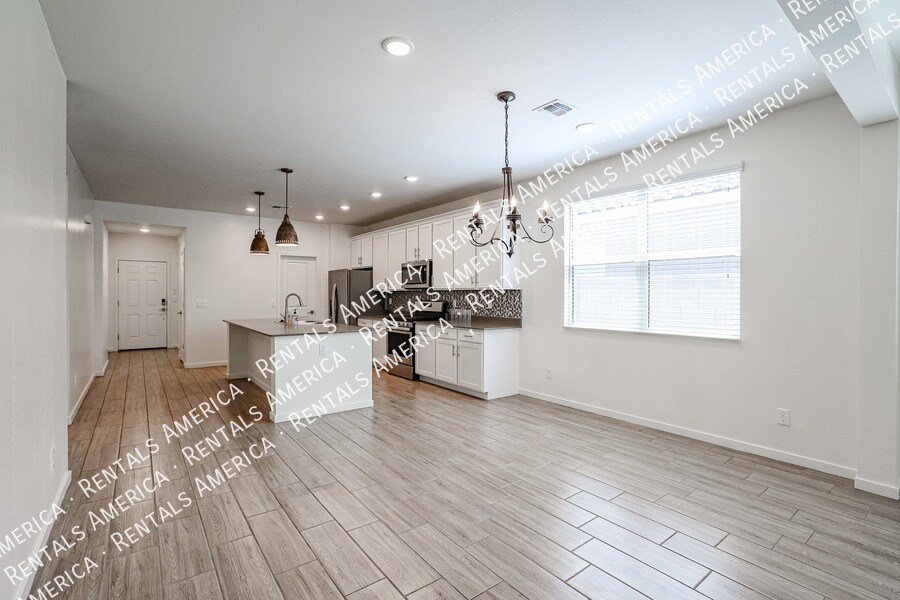 Building Photo - 9826 W Trumbull Rd
