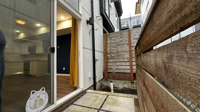 Building Photo - 1803 20th Ave