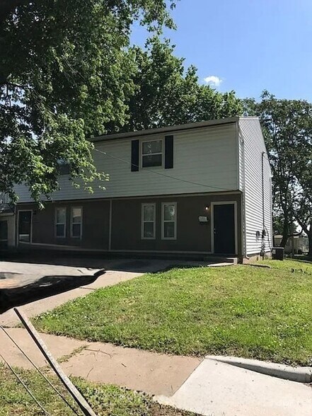 Building Photo - 901 N Lynn St