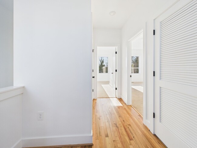 Building Photo - 907 Bainbridge St