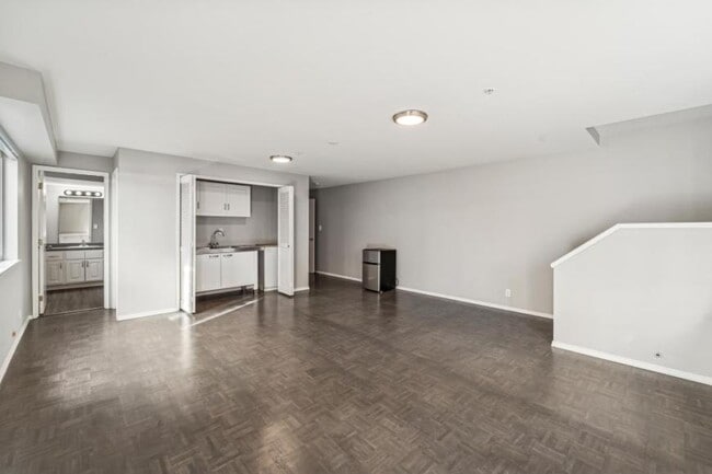 Building Photo - 3 bedroom in Seattle WA 98103