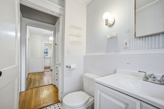 Building Photo - 41 Linnaean St