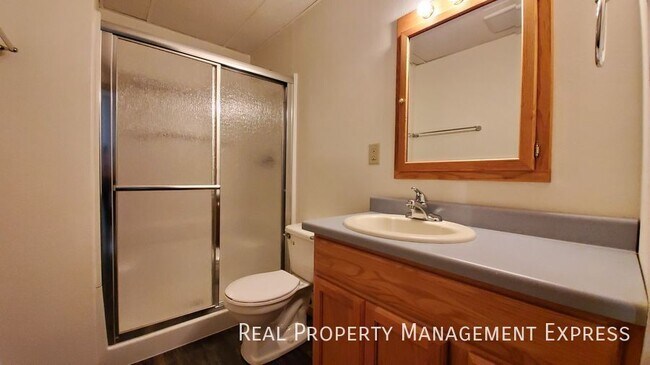 Building Photo - 3 Bed 3 Bath Home with 2 Stall Attached Ga...