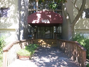 Building Photo - 1 bedroom 1 bath condo in heart of Silicon...