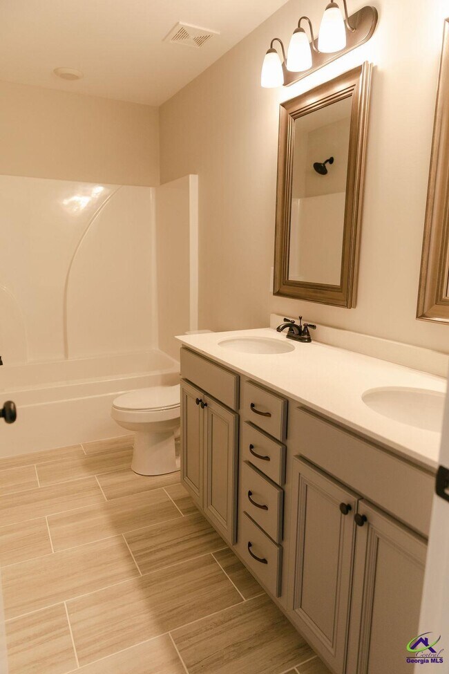 Building Photo - 608 Daisy Dr