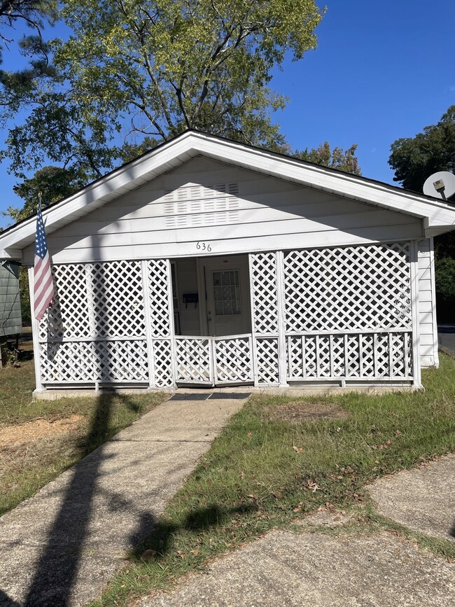 Primary Photo - 636 Champagnolle Rd