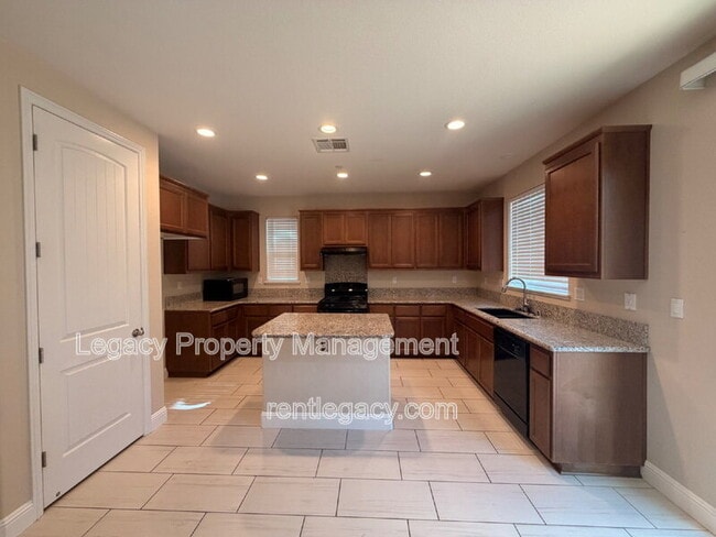 Building Photo - 3224 La Paz Dr