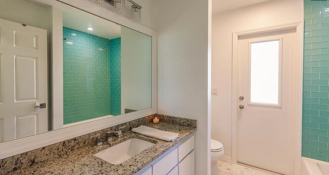 Building Photo - 14801 Royal Oak Ct
