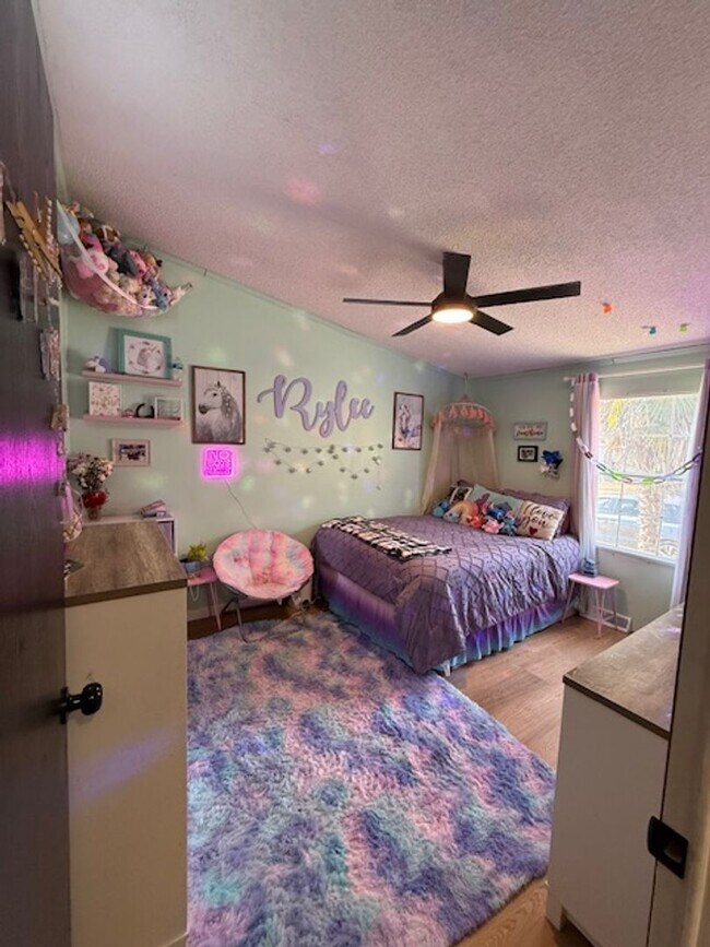 Building Photo - $500 OFF move in SPECIAL!  Room to Roam