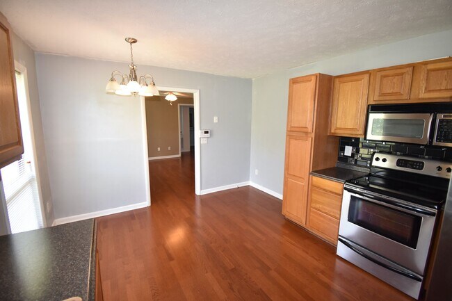 Building Photo - 6897 Kingsgate Dr