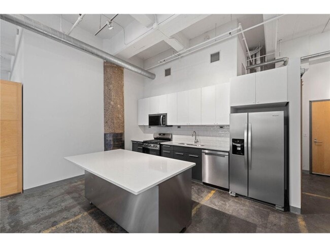 Building Photo - 700 N Washington Ave