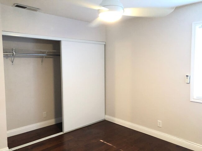 Building Photo - 4 BEDROOM / 2 BATH SINGLE FAMILY HOME W/ CASITA