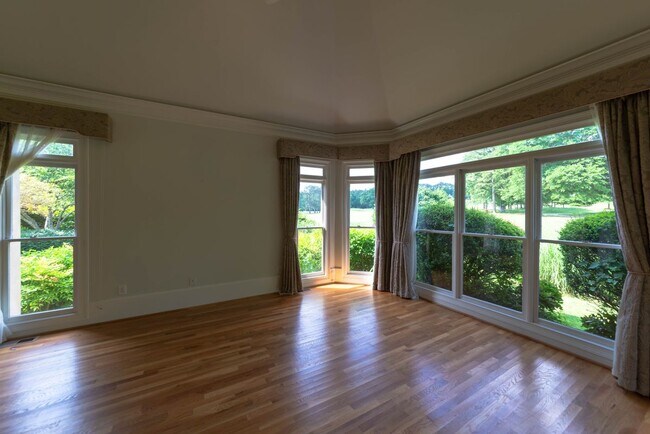 Building Photo - 3200 Brookside Dr