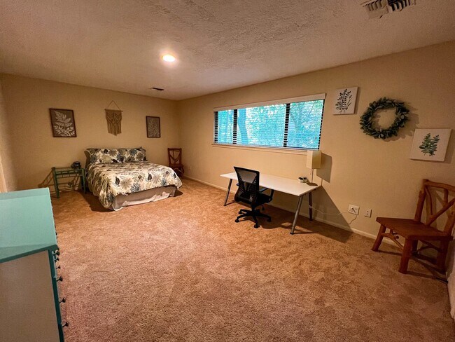 Building Photo - 28 Tangle Brush Dr