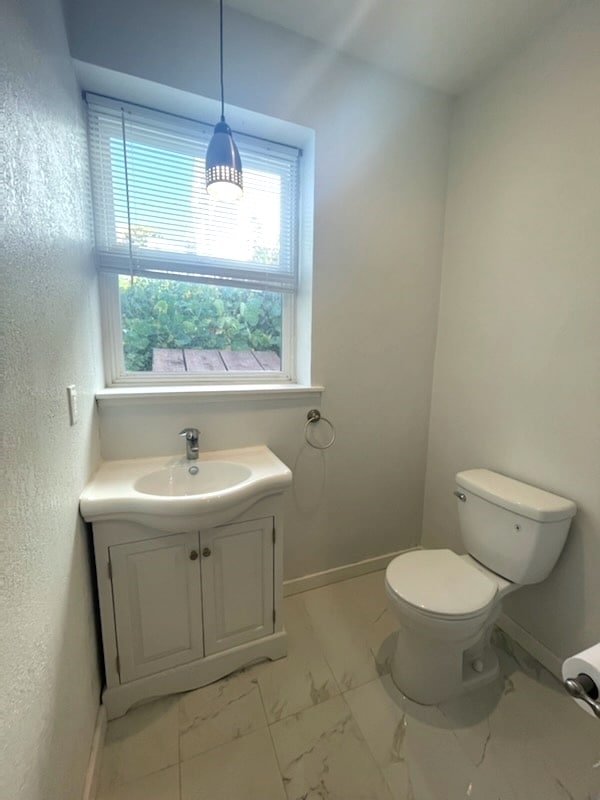 Building Photo - 1107 Oak St