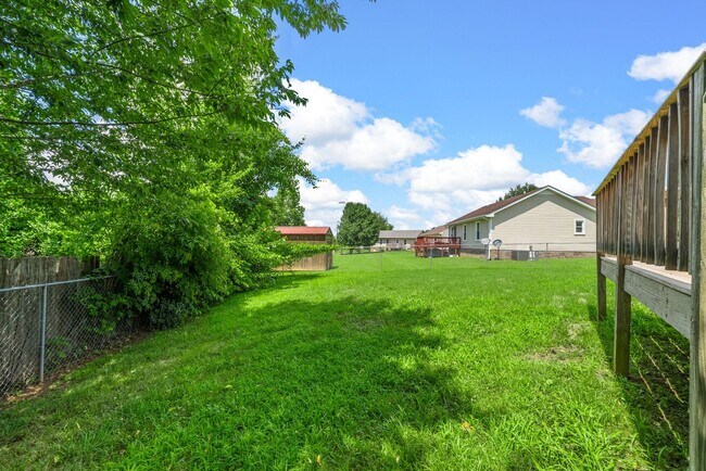 Building Photo - 3 Bedroom Pet Friendly Home For Rent Near 101st Parkway!
