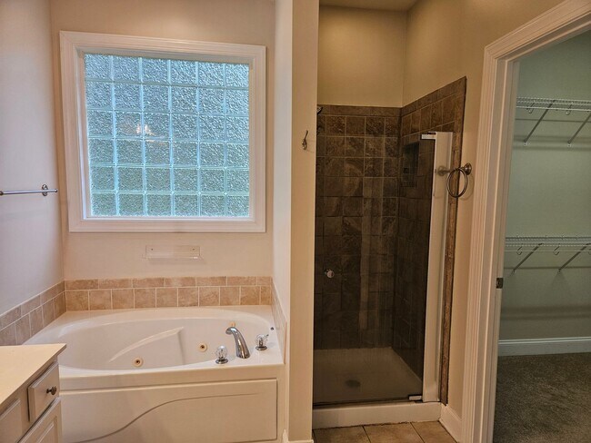 Building Photo - New Listing!!!!!