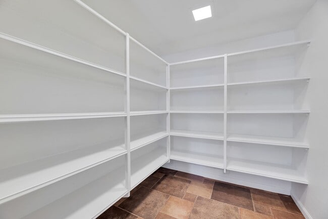 Building Photo - Highly Upgraded SPACIOUS home in desirable Aviano in Desert Ridge!