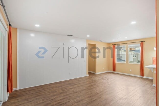 Building Photo - 1210 Coyote Creek Way