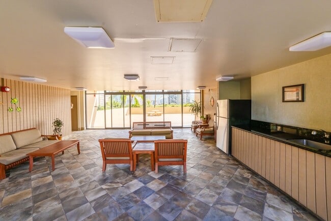 Building Photo - AVAILABLE NOW |  2 Bedroom, 1 Bathroom Apartment | Located at Ala Wai Plaza | 1 Assigned/Covered ...