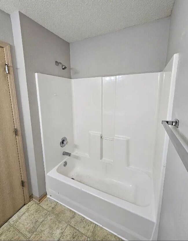 Building Photo - Great Location!!!!