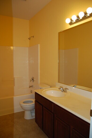 Building Photo - 706 Cedar Cove Dr