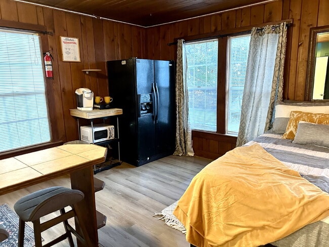 Building Photo - FURNISHED in Fondren!