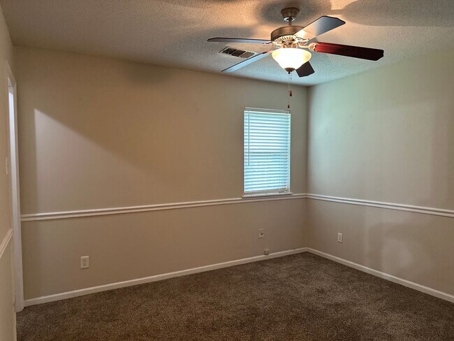 Building Photo - Contact Peggy Goodman 501 676 1758