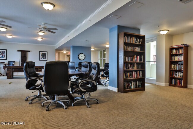 Building Photo - 2801 S Ridgewood Ave