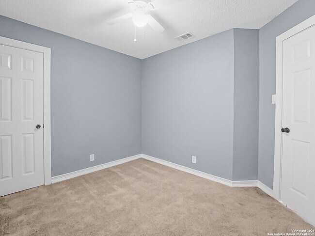 Building Photo - 715 Meadow Gate