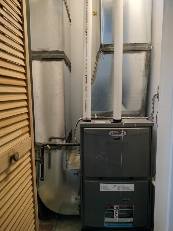 Building Photo - 1945 W 48th St